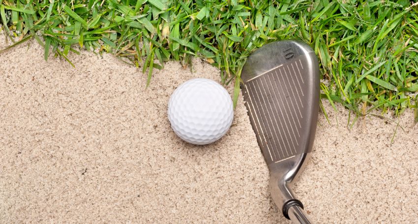 what is a sand wedge​